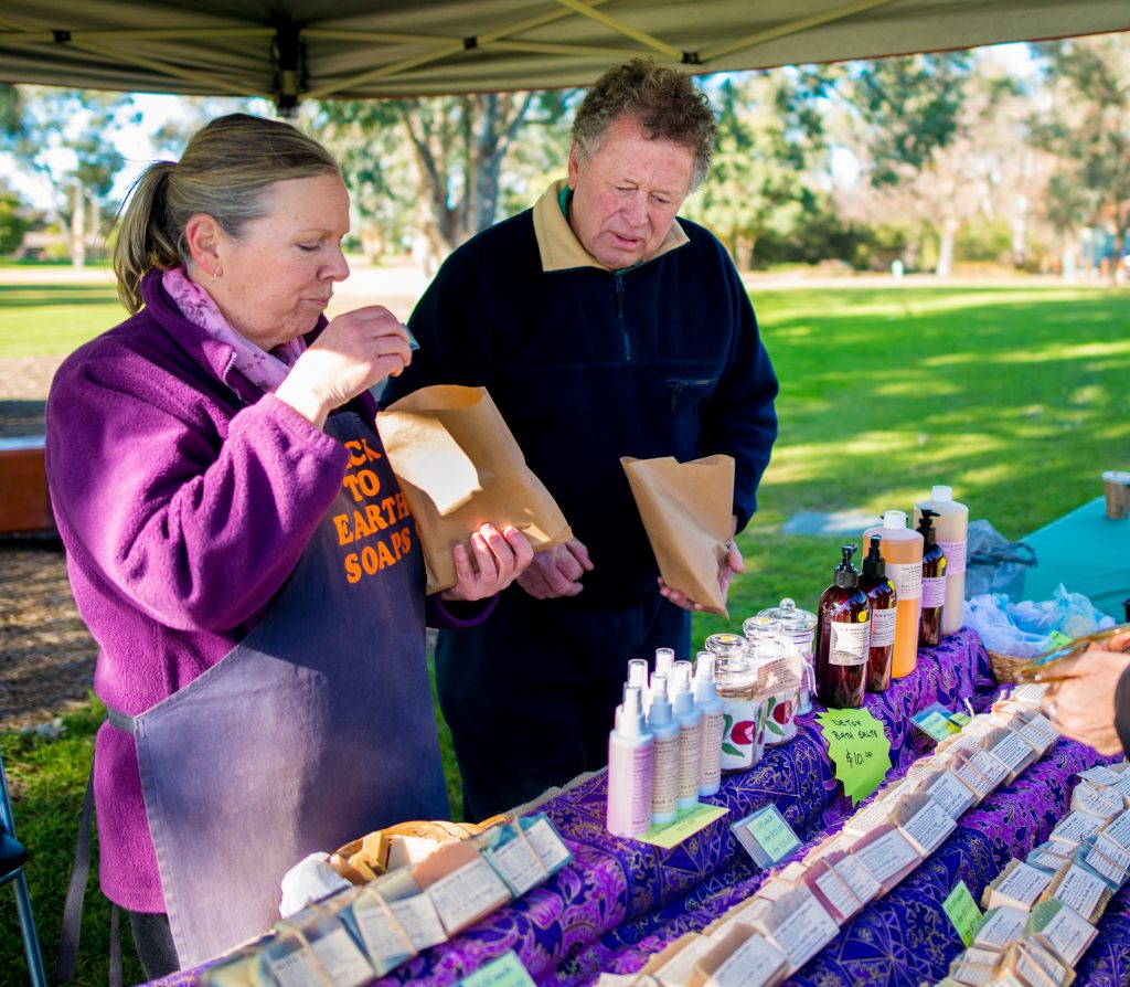 Gwen & Ian Roberton at Albury Wodonga Farmers' Market.